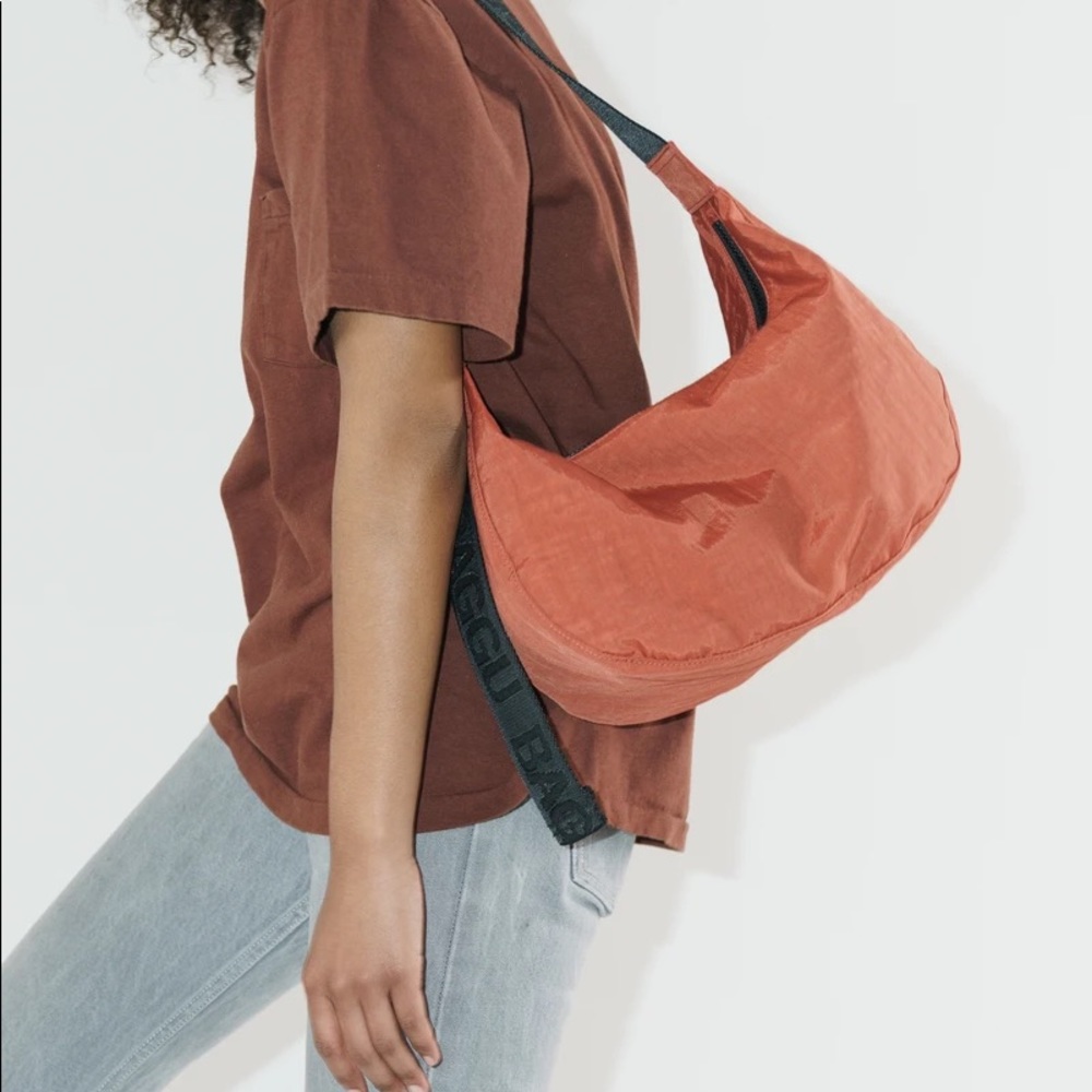Baggu medium crescent bag in sienna
